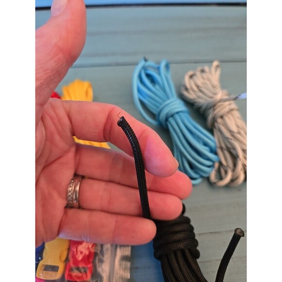 Paracord Craft Kit - 7 Colors West Coast Cord + Buckles Instructions Included - Picture 7 of 9